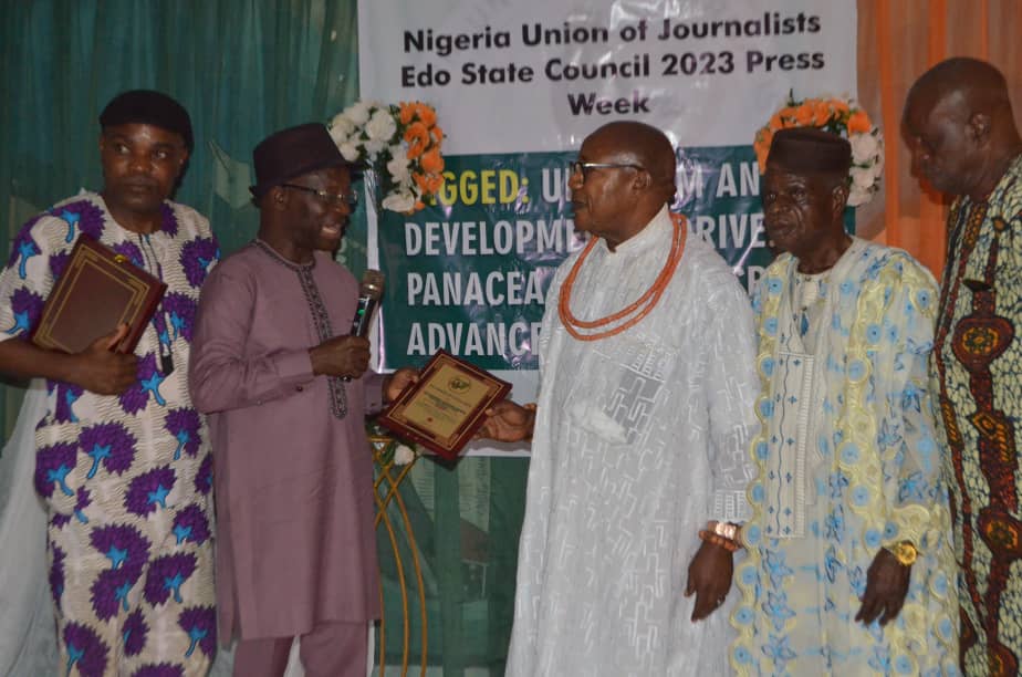 Chief  Egharevba lauds Oba of Benin over preservation of Benin culture